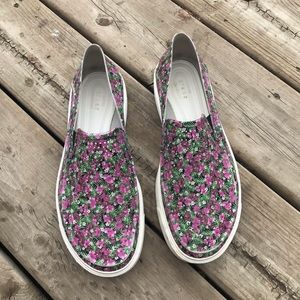 Women’s crocs size 10